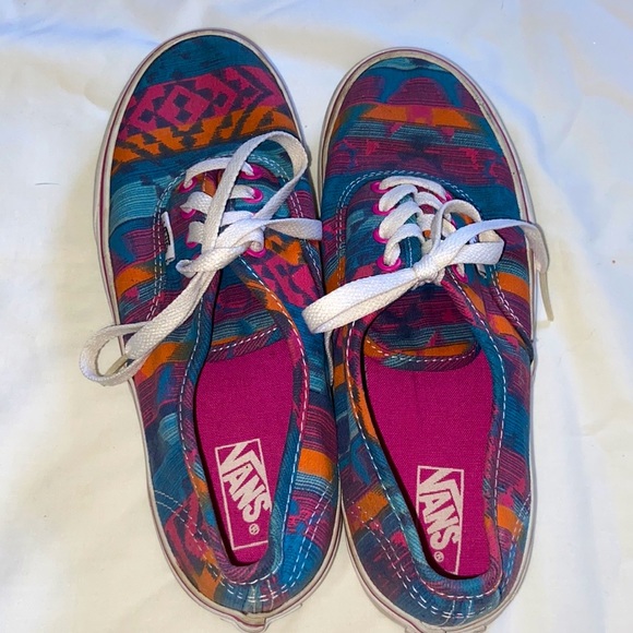 Vans - Picture 2 of 8